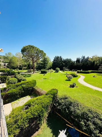 Offering garden views, Spacieux 2 chambres 65m2 au village médiéval entre Nice et Antibes is an accommodation located in Villeneuve-Loubet, 2.8 km from Plage des Bouches du Loup and 12 km from Allianz Riviera Stadium. Among the facilities at this pro...