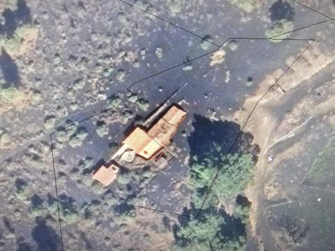 Geweldige kans voor liefhebbers van natuur en rust! Rustiek land te koop in de prachtige omgeving van Las Manchas, op het eiland La Palma. Deze woning omvat een klein oud landelijk huis dat moet worden gerenoveerd, perfect voor wie op zoek is naar ee...