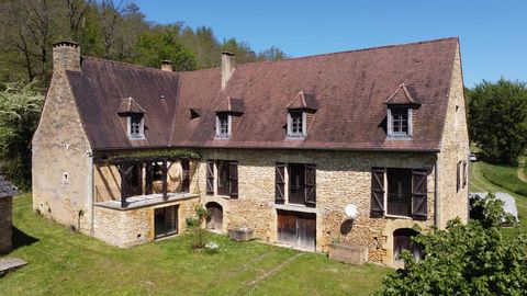 24590 SAINT GENIES. Propriété : maison d'habitation en pierres, ancien moulin, grange, terrain d'env. 81360 m². Prix de vente : 398 000 euros (Honoraires : 3.97% TTC inclus charge acquéreur soit 382 800 euros hors honoraires). Située au coeur du tria...