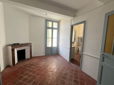 Located in the heart of Béziers, just steps away from the vibrant Place Jean Jaurès and its numerous restaurants, this income-generating building presents a unique opportunity for investors. Situated in a neighborhood undergoing extensive renovation ...