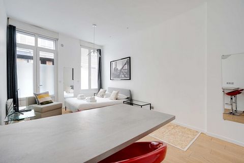 Checkmyguest oferuje przestronne studio o powierzchni 40 m² zlokalizowane w historycznej i tętniącej życiem dzielnicy Arts et Métiers. Ta urocza przestrzeń życiowa, nowoczesna i wygodna, oferuje całkowite zanurzenie się w paryskim życiu. Będziesz zal...