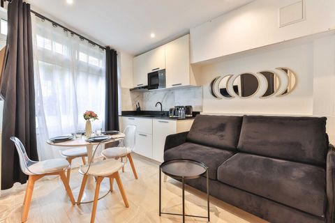 Dit fantastische appartement ligt in het hart van het 5e arrondissement van Parijs, op minder dan 10 minuten lopen van de Jardin du Luxembourg. Omarm het ongeëvenaarde gemak van de locatie van dit appartement, dat snelle en moeiteloze navigatie door ...