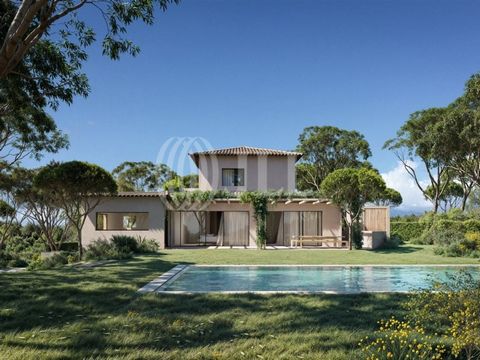 4-bedroom villa currently with 360 sqm of gross construction area, garden, swimming pool, two garage spaces and four outdoor parking spaces, set on a plot of 1,377 sqm, in Bairro da Martinha, Estoril, Cascais. This villa has an approved project to be...