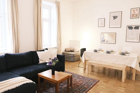 Unser Apartment Naschmarkt premium ist eine geräumige Wohnung in Hof-Ruhelage. Sie wohnen im erhöhten Erdgeschoss (zehn Stufen bis zur Wohnung) eines typischen Wiener Altbauhauses. Die Wohnung zeichnet sich durch ihre moderne und hochwertige Einricht...