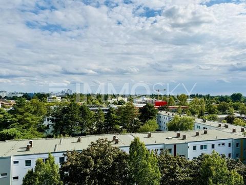 Stai cercando l'appartamento dei tuoi sogni sopra i tetti della città? Questo appartamento di 2 locali di 70 m2 promette non solo pace e tranquillità nonostante lo stile di vita urbano, ma anche una vista mozzafiato sui tetti di Berlino. Qui hai tutt...