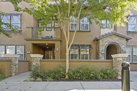 Welcome to 5107 Fioli Loop which is situated in the popular Windemere community of San Ramon. Built in 2008, this meticulous townhome style condo features 3 bedroom, 2.5 baths, and 2,140 livable sq ft. Looking for a move-in ready home? We have just t...