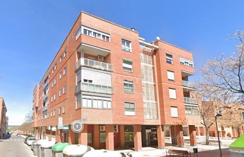 VIVIENDA CON PLAZA DE GARAJE ALQUILADA GRAN OPORTUNIDAD DE ADQUIRIR EN GUADALAJARA Actualmente el activo no se puede visitar. 1º Planta, ideal para que puedas pasar tu mejor Oferta. Vivienda procedente de fondo de inversión. Dispone de servicios cerc...