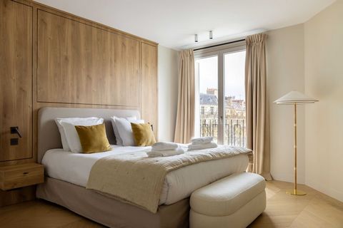 Checkmyguest biedt dit ruime appartement van 130 m² aan in de wijk Chaillot, in het prestigieuze 16e arrondissement van Parijs. Met een adembenemend uitzicht op de Arc de Triomphe biedt dit pand een uitzonderlijke woonomgeving, dicht bij de majestueu...