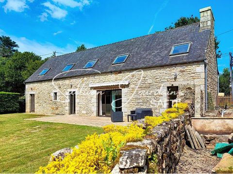 Située sur la commune de Plourin Les Morlaix, proche de Morlaix et du parc régional d'Armorique. Venez découvrir cette charmante maison en pierre de 143 m² habitable. Celle-ci se compose en rez-de-chaussée d'une pièce de vie spacieuse exposée Sud-Oue...