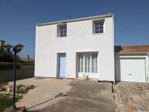 Découvrez en exclusivité cette maison entièrement rénovée, mitoyenne par le garage, de 90m2 habitables, située à deux pas de Nîmes dans le village de Caissargues qui offre toutes les commodités. Au calme d'une impasse, cette maison offre une pièce de...