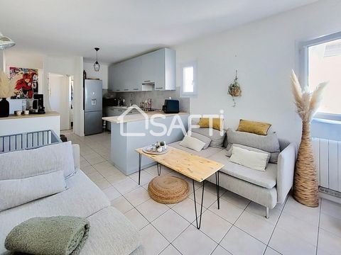 Située dans le centre du Beausset, au calme, cette maison de 52 m² offre un cadre de vie paisible à proximité de tout : commerces, restaurants, écoles etc... Cette maison édifiée sur deux niveaux et entièrement rénovée avec des prestations modernes s...