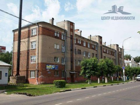 Продается удобная и просторная квартира вторичка площадью 87.30 кв.м. на четвертом этаже четырехэтажного дома. Если вам важен комфорт и удобство, то эта квартира идеально подойдет для вас. В настоящее время в ней выполнен стандартный ремонт, поэтому ...