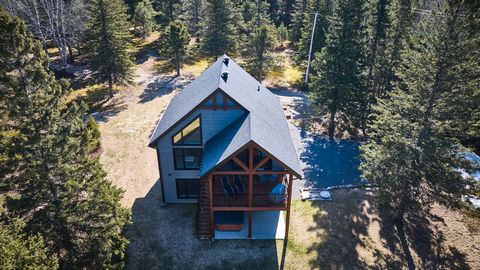 Esta cabaña, autorizada por el CITQ para alquiler a corto plazo, ofrece una oportunidad única para la inversión, la relajación y la vida familiar. Sumérjase en la serenidad de la naturaleza mientras disfruta de los interesantes ingresos generados por...