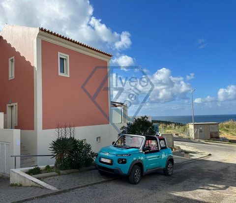 Moradia com vista mar Inserida num condomínio Junto à praia de São Vicente. Esta magnífica moradia geminada, localizada em Carvoeira, é o cenário perfeito para viver momentos inesquecíveis. Com um design elegante e uma construção de alta qualidade, e...