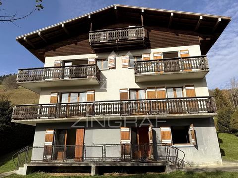 Michaël Zingraf Real Estate Megève biedt u dit chalet aan, ideaal gelegen in een rustige en gewilde buurt, beschut tegen het uitzicht en op minder dan 10 minuten lopen van het dorpscentrum. Het chalet op het zuidoosten geniet van een zeer goede bloot...