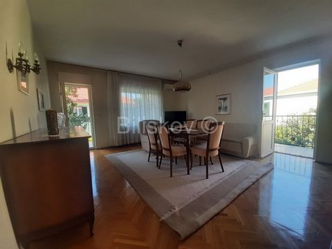 Split, Gripe, in a stone house, an apartment with a total usable area of 100m2.It consists of a kitchen, a separate living room with a dining room, two bedrooms, a bathroom, a storage room and two balconies.It is located in an extremely peaceful and ...