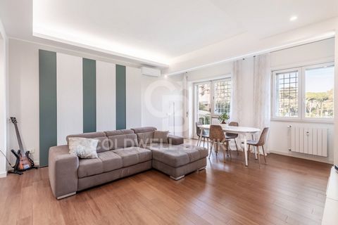 Zona Gemelli, précisément via Luigi Arbib Pascucci, nous proposons à la vente un élégant appartement de 145 m2, situé au deuxième étage d'un complexe résidentiel exclusif avec une façade rideau. La propriété a été entièrement rénovée en 2023 avec une...