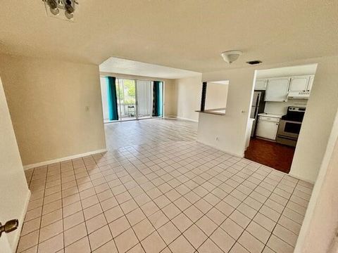 This 2-bedroom, 2 full bathroom condo offers ample closet & storage space with a nice open floor plan. Just steps away from the pool, clubhouse and community laundry facility. Yet still maintains plenty of privacy for you to sit out & enjoy this larg...