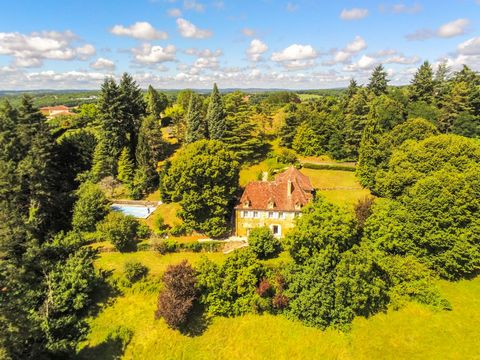 Nestled on the heights of Figeac in a calm and peaceful environment, this property built in the 70s by renowned craftsmen has the particularity of offering the character of the old stone houses of the region and an unobstructed view of the surroundin...