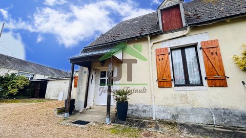 Nous vous proposons l'achat de cette maison de campagne située dans un village à 15min au Nord-Ouest de Patay, côté 28. La maison vous propose au rez-de-chaussée une entrée desservant une pièce de vie de 32m2 avec cheminée, une cuisine aménagée équip...