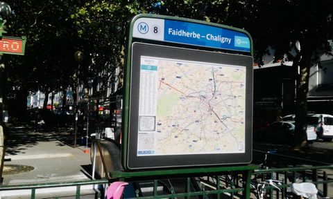 A vendre, fonds de commerce du type restaurant, EXTRACTION 400, cuisine complètement équipée avec des éléments neufs et d'excellente qualité. Situé dans le 11eme arrondissement, métro Faidherbe-Chaligny. Un STUDIO de 26 m² au premier etage. Le tout s...