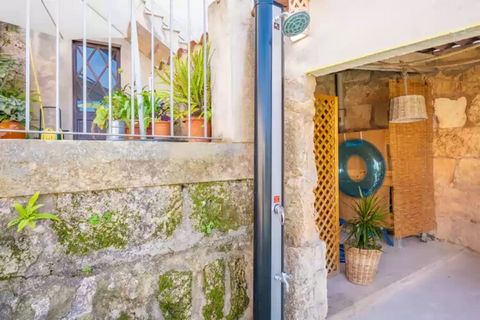 L'extérieur de la maison est parfait pour se détendre et se relaxer avec un plongeon dans la piscine privée au chlore après une journée d'excursions autour de l'île. La piscine est surélevée et mesure 5 m x 2,5 m avec une profondeur continue de 1,40 ...