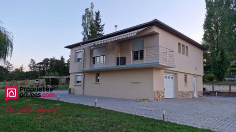 Michèle Girard, vous propose sur la commune de Parigny, une très belle maison entièrement rénovée sur 1 etage avec s/sol aménagé et garage d'une surface habitable de 162m2 sur un terrain de 1438m2 clos et arboré avec un portail électrique. Proche de ...