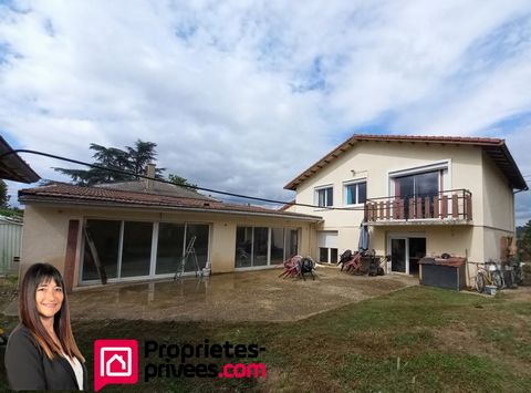 Le Coteau, découvrez cette maison spacieuse d'environ 215 m² pouvant convenir à une grande famille ou un projet de rénovation, elle offre de nombreux atouts dont 7 chambres et une piscine intérieure. En rez de chaussée, elle offre une cuisine ouverte...