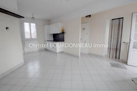 CHAMPIGNY SUR MARNE 94500- Maison, 4 pièces, 3 chambres : prix de vente Prix: 372 000 euros honoraires charge vendeur. Secteur Coeuilly- Venez découvrir cette maison meulière indépendante d'une superficie de 49m2 et 98m2 environ (surface utile). Une ...