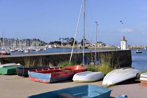 Côtes d'Armor - 22 700 Perros Guirec, Idéalement situé ce programme de standing offre de beaux appartements dotés d'une architecture soignée. Cette Appartement de 3 pièces situé au 2ème étage offre de beaux volumes habitables ouverts sur des extérieu...