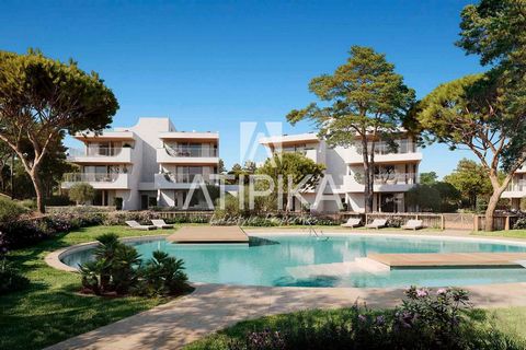 This luxurious 129 m² apartment for sale is located in a high-end private development, offering excellent services such as a communal pool, extensive landscaped areas, 24-hour security, sports facilities, a dining area, children's spaces, and an excl...