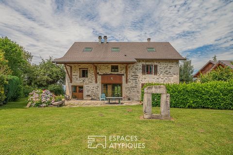 Im Herzen der Natur, nur wenige Kilometer von Saint-Laurent-du-Pont entfernt, in der Stadt Miribel-les-Echelles, befindet sich dieses schöne Anwesen, auf dem das Haupthaus, die Cottages und die Nebengebäude nebeneinander stehen, auf einem bewaldeten ...