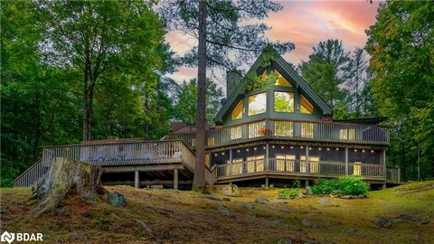 Enjoy breathtaking Severn River views year-round from this private, 4-season home boasting over 2, 500 sq ft and nestled on 5 lush acres. With 3 spacious bedrooms and a primary suite featuring a 3-piece bathroom and walk-in closet, this retreat provi...