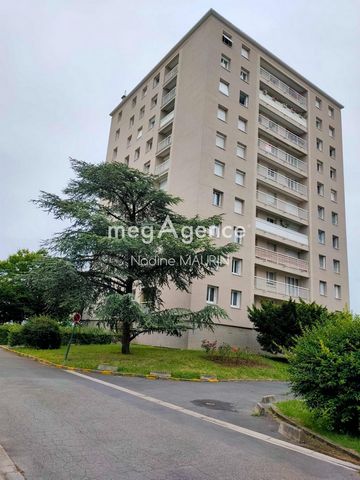 Located in Alfortville, this apartment benefits from a privileged location. Close to amenities and public transport, RER D “Le vert de Maison,” future line 15 of the grand Pais express, this dynamic neighborhood offers a pleasant living environment w...