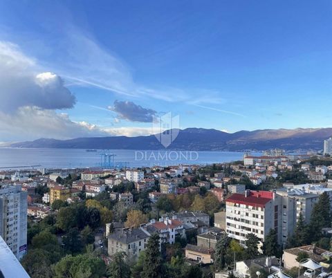 Location: Primorsko-goranska županija, Rijeka, Rastočine. The apartment is located in a high-rise building in Rastočine, in an excellent location close to the city center and all essential amenities. Spacious and functional, it consists of a comforta...