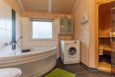 Cette maison de vacances magique de style danois vous attend dans un petit village de vacances entre les charmantes villes côtières de St. Peter Ording et Büsum. Cet emplacement privilégié vous offre une multitude d'activités à votre porte. Que vous ...