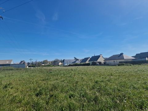 Situé dans la charmante ville de Cléder, ce terrain de 525 m² bénéficie d'un environnement calme et agréable. Idéalement localisé, il offre la proximité de diverses commodités telles que des commerces, écoles et services, ainsi que la possibilité de ...