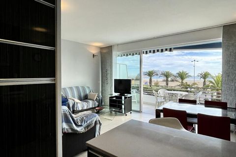 Benvenuto nel tuo appartamento a Estartit, il luogo perfetto per le famiglie in cerca di una vacanza estiva al mare. Questo confortevole ed elegante appartamento di 60 m² dispone di 3 camere da letto e può ospitare fino a 6 persone, offrendo uno spaz...