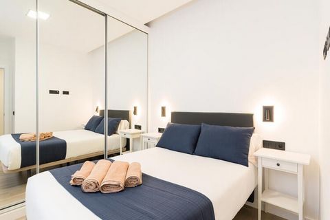 Bienvenue dans cet appartement confortable, bien entretenu et spacieux, dans lequel la conception ouverte relie parfaitement le salon à la cuisine, avec un balcon accessible depuis le salon, trois chambres doubles et deux salles de bain complètes. La...