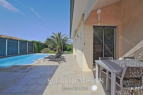 À découvrir absolument ! Magnifique maison contemporaine de plain-pied d'environ 120 m² sur une parcelle d'environ 800 m².Située à Port-de-Lanne, entre Peyrehorade et la côte Basque, cette propriété offre un emplacement privilégié à proximité des com...