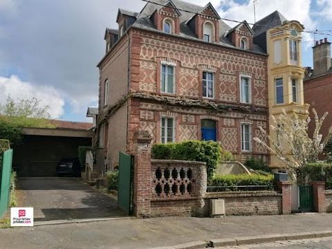 Guy Palussière votre conseiller immobilier indépendant PROPRIETES-PRIVEES vous propose cette maison de maître à deux pas du centre ville de LA FERTE MACE et à 10 minutes de la station thermale de BAGNOLES DE L'ORNE, dans une rue calme. Construite sur...