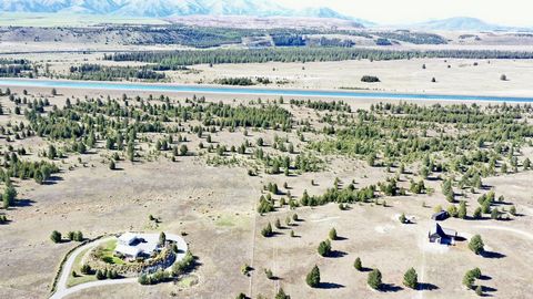 Inmitten der wunderschönen Landschaften der Manuka Terrace gelegen, können Sie die unberührte Schönheit der 10 Flanagan Lane bewundern. Dieses unvergleichliche Anwesen erstreckt sich über 4,7 Hektar Land und bietet die seltene Gelegenheit, ein Stück ...