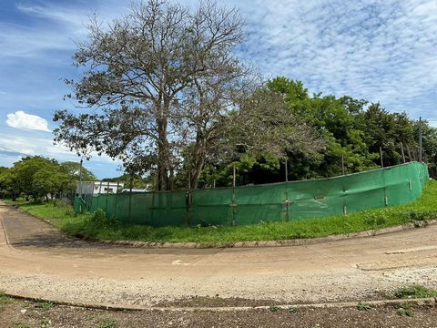 The lot has all the services and is located just a few minutes from Playa Tamarindo, it is perfect to build a residential project and take advantage of the abundant tourism in the area.