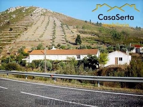 Residencial con restaurante situado en el valle de la Serra da Ladeira (Serra das Águas Quentes) a 2 minutos de las Termas da Ladeira de Envendos. La propiedad consta de planta baja y 1ª planta, con la planta baja compuesta por seis dormitorios, un t...