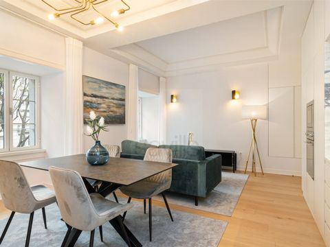 We present this elegant and modern 1-bedroom apartment, located on Av. António Augusto Aguiar, one of the most sought-after and central areas of Lisbon. This property stands out due to its proximity to Eduardo VII Park, El Corte Inglés, and Avenida d...