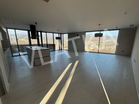 NEW CONSTRUCTION: TOP MODERN VILLA IN GREEN ZONE WITH POOL PREPARATION! A newly built luxury villa for sale at the beginning of the Šestinski vijenac street, near the Presidential Palace, a little set back from the main road, and in the peaceful and ...