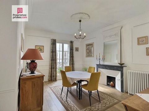 DRAGUIGNAN - Votre conseiller propriété-privées.com Stéphan LEVASSEUR vous propose cet Appartement de type HAUSSMANNIEN .. Ce bien d'exception se compose d'un hall d'entrée, ainsi q'un salon spacieux aux moulures raffinées, d'un séjour lumineux et d'...