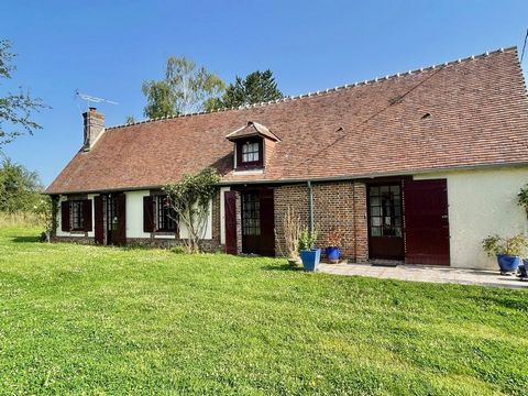 Referentie 4701. Normandisch huis gelegen in de buurt van de Risle-vallei. Gebouwd op een prachtig perceel van 1428 m2, biedt dit Normandische huis in perfecte staat op de begane grond een entree, een ingerichte keuken, een woonkamer met houtkachel, ...