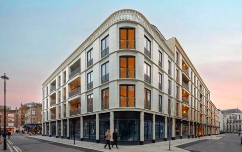 Introductie van een uitzonderlijke kans om in het hart van het centrum van Londen te wonen op Marylebone Square. Dit moderne appartement, met een oppervlakte van meer dan 1300 vierkante meter, belichaamt ingetogen elegantie, met twee ruime slaapkamer...