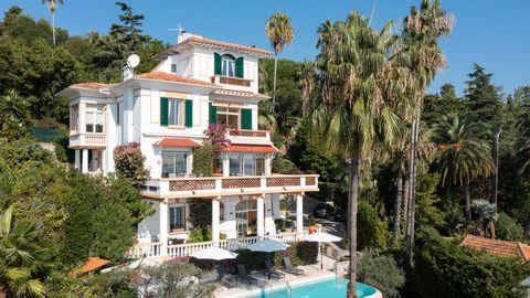 Ideally located on the seafront, this Belle Epoque villa in perfect condition offers a superb view over the sea and the Cap d'Antibes. With a surface area of approximately 253 m2, the villa is composed as follows: - On the ground floor: entrance hall...